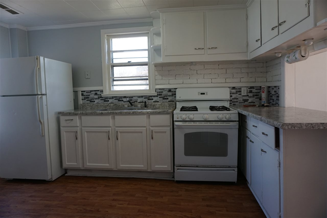 422 Fitch Road Rockford, IL 61109 - Photo 5 of 11 a kitchen with cabinets appliances and wooden floor