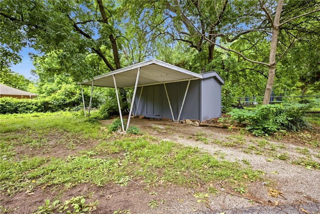 11008 Grandview Road Kansas City, MO 64137 - Photo 6 of 52