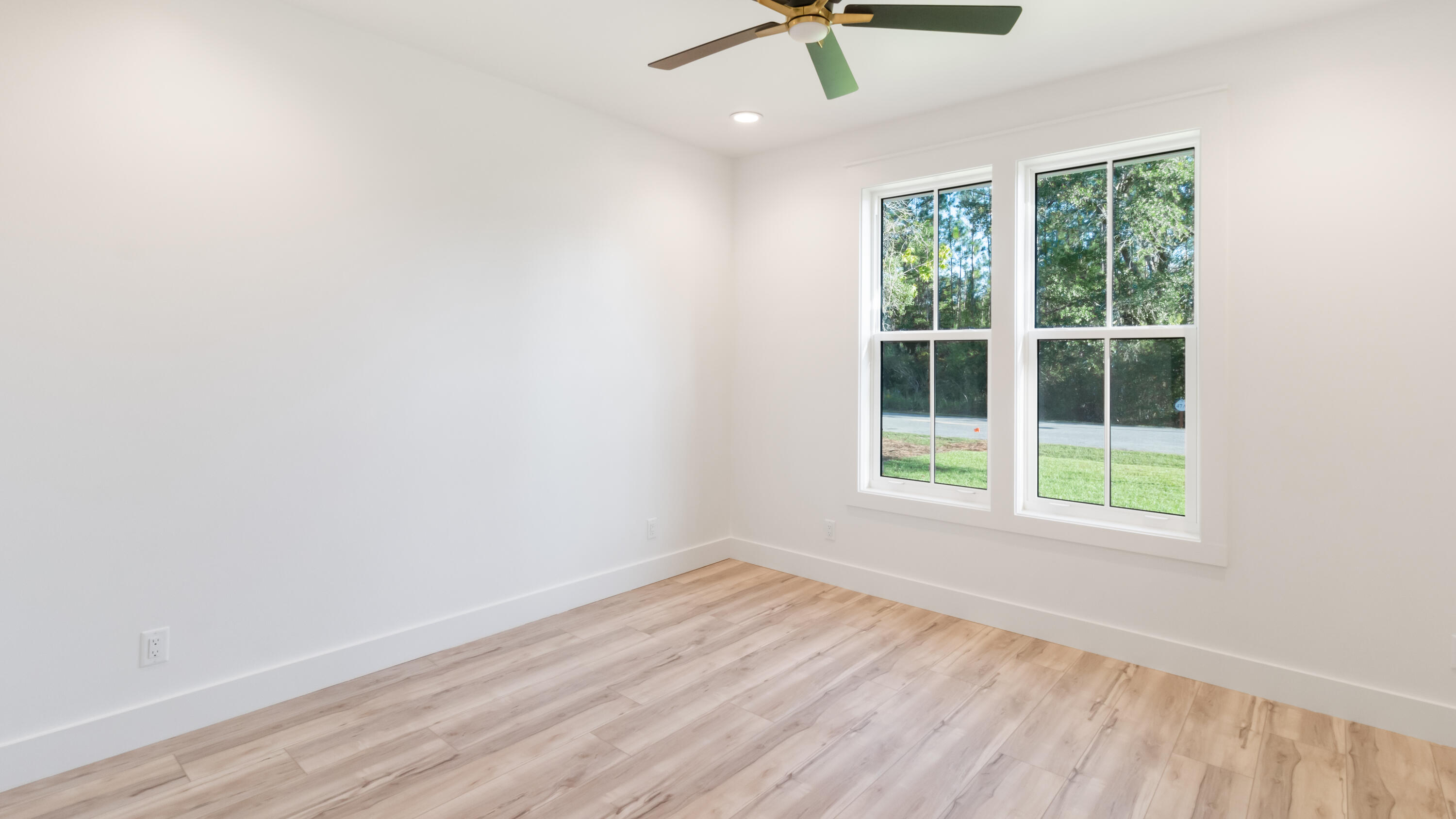 80 Muzzle Street Freeport, FL 32439 - Photo 34 of 71 an empty room with a window