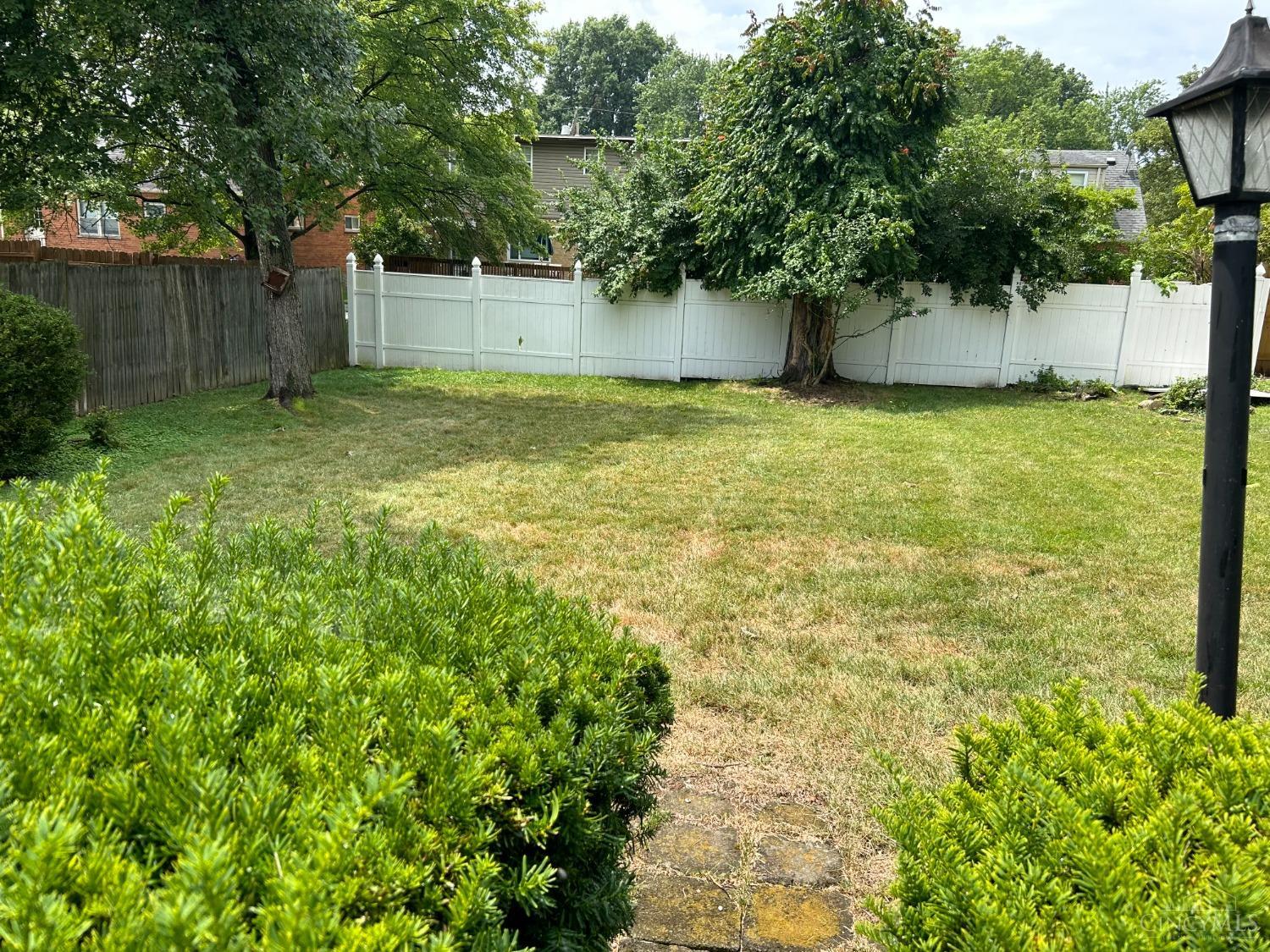 7829 Plainfield Road Cincinnati, OH 45236 - Photo 21 of 24