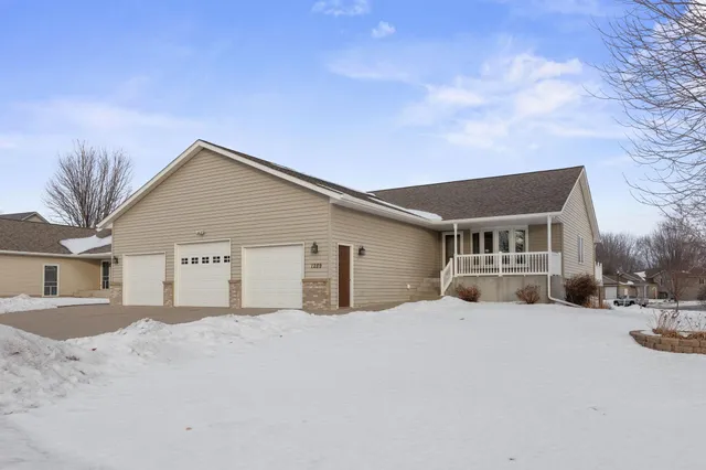 $415,000 | 1289 Sunburst Way Southeast, Hutchinson, MN 55350