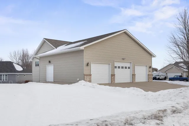 $415,000 | 1289 Sunburst Way Southeast, Hutchinson, MN 55350
