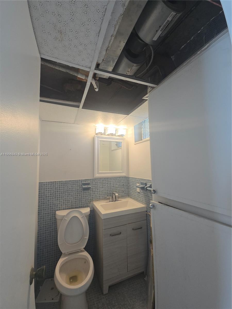 2910 Point E Drive, Unit M312 Aventura, FL 33160 - Photo 3 of 3 a bathroom with a toilet sink and mirror