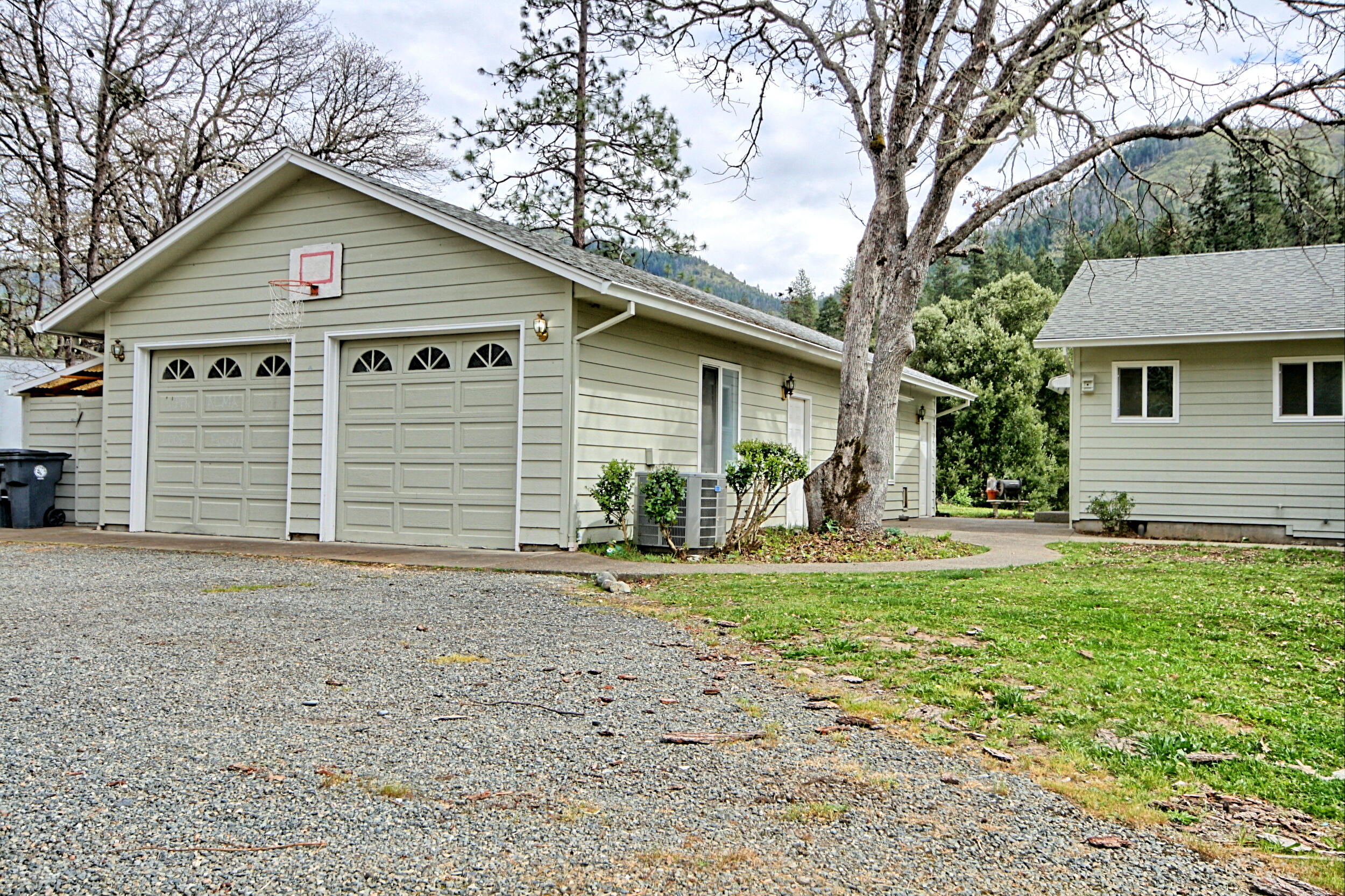 7255 Upper Applegate Road Jacksonville, OR 97530 - Photo 47 of 50 detached garage