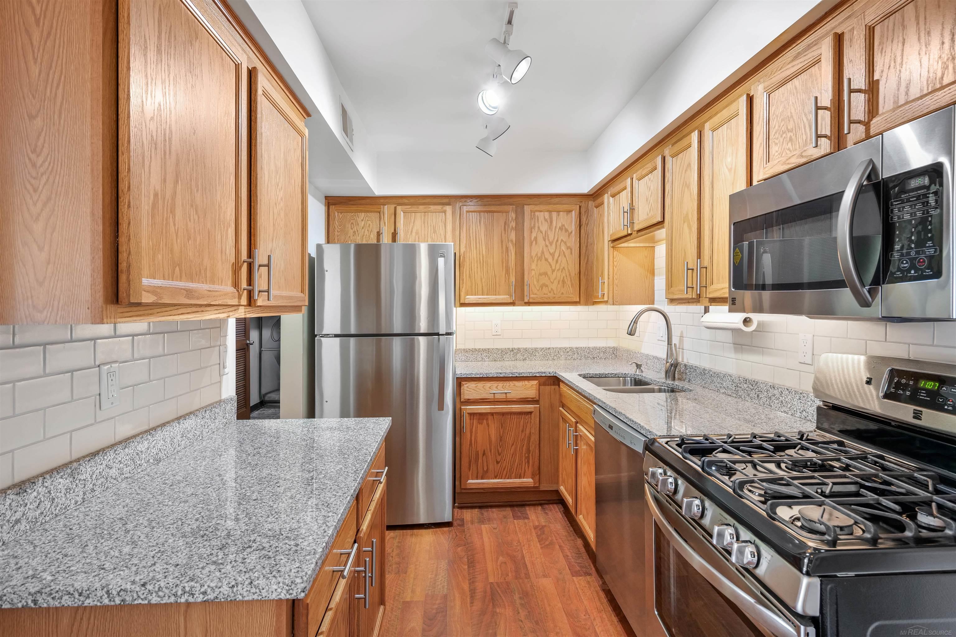 54669 Shelby Road Utica, MI 48316 - Photo 9 of 19 Gallery Image 9