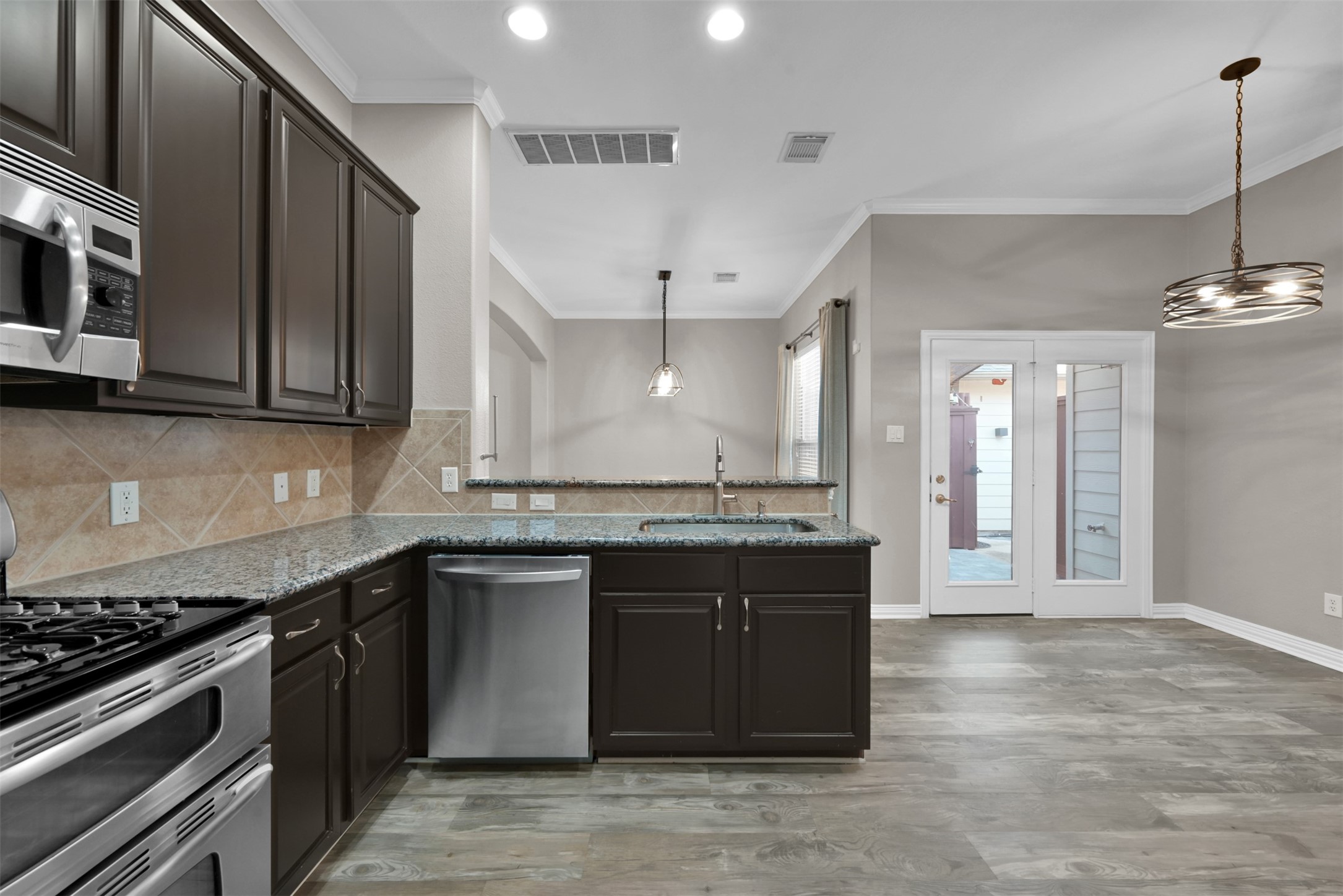 9222 Sunlight Oak Lane Houston, TX 77070 - Photo 18 of 29 a kitchen with stainless steel appliances granite countertop a stove and a sink
