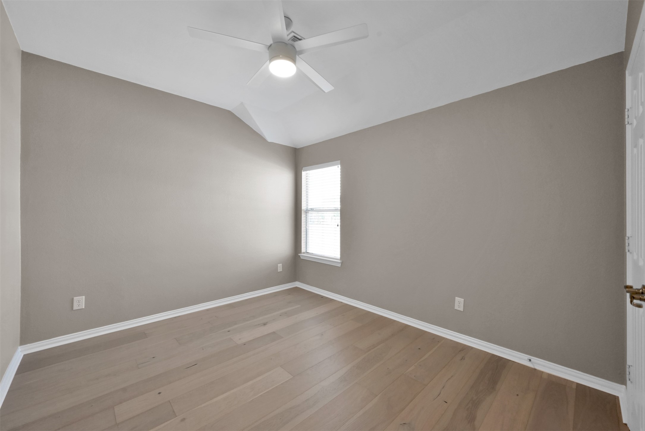 9222 Sunlight Oak Lane Houston, TX 77070 - Photo 23 of 29 an empty room with wooden floor and windows