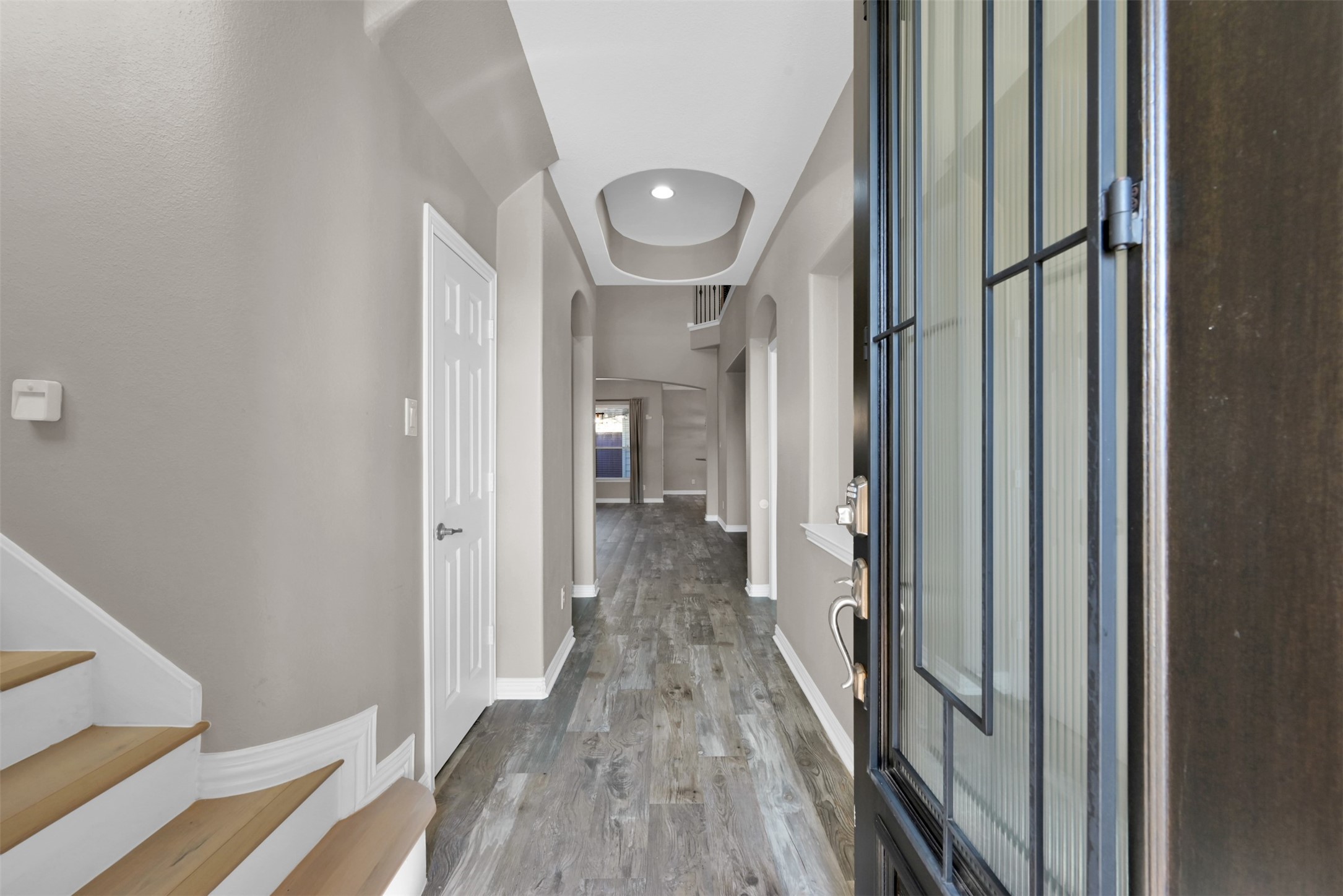 9222 Sunlight Oak Lane Houston, TX 77070 - Photo 3 of 29 a view of a hallway with wooden floor and staircase