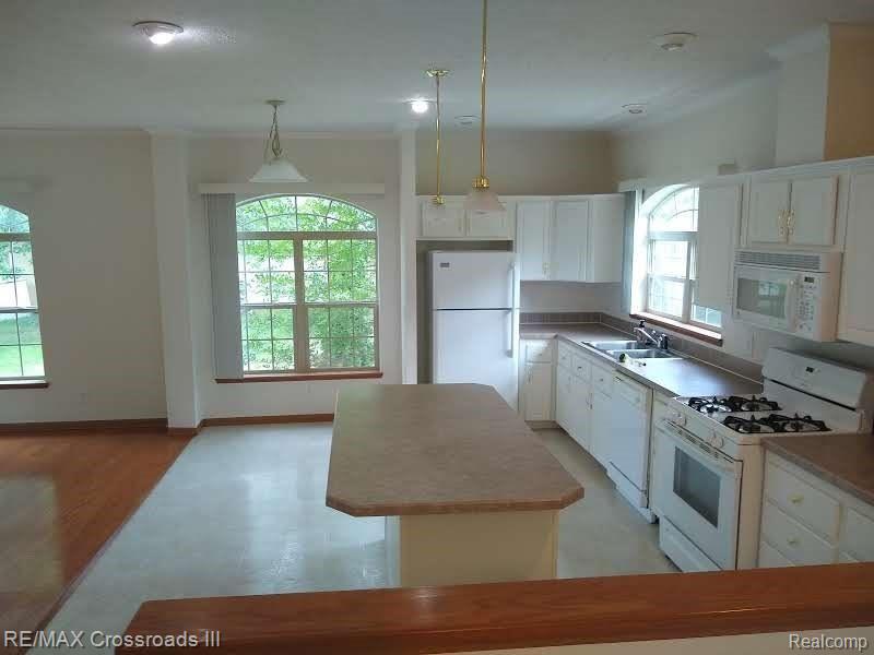 48699 Wear Road Belleville, MI 48111 - Photo 3 of 8