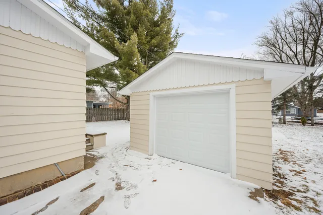 $299,000 | 400 Kishwaukee Drive, Sycamore, IL 60178