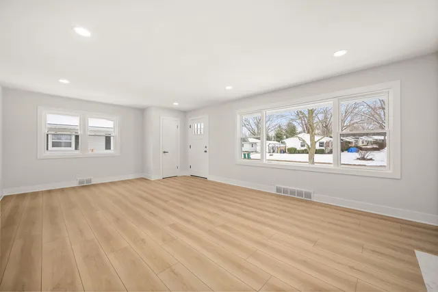 $299,000 | 400 Kishwaukee Drive, Sycamore, IL 60178