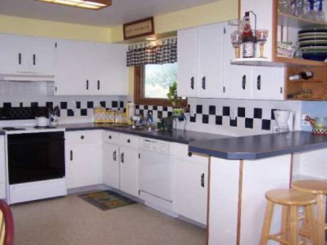 2916 South Cherry Road Spokane, WA 99216 - Photo 2 of 9