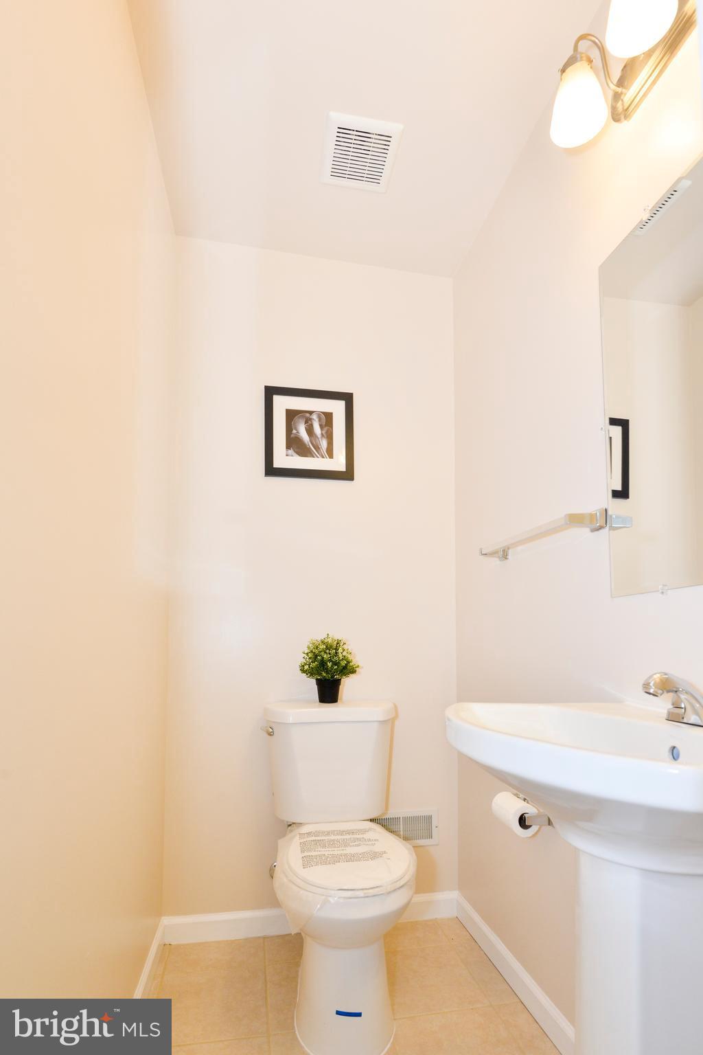 20300 Bucklodge Road Boyds, MD 20841 - Photo 10 of 23 Powder Room