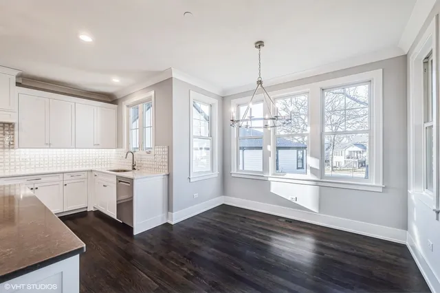 $1,664,900 | 352 61st Street, Willowbrook, IL 60527