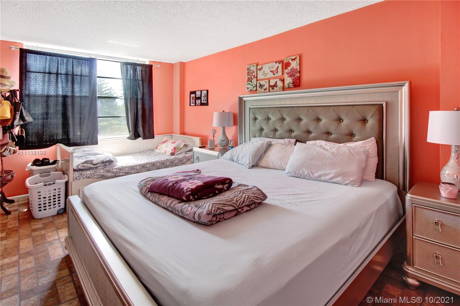 15600 Northwest 7th Avenue, Unit 3011 Miami, FL 33169 - Photo 13 of 30 a bedroom with a bed and window