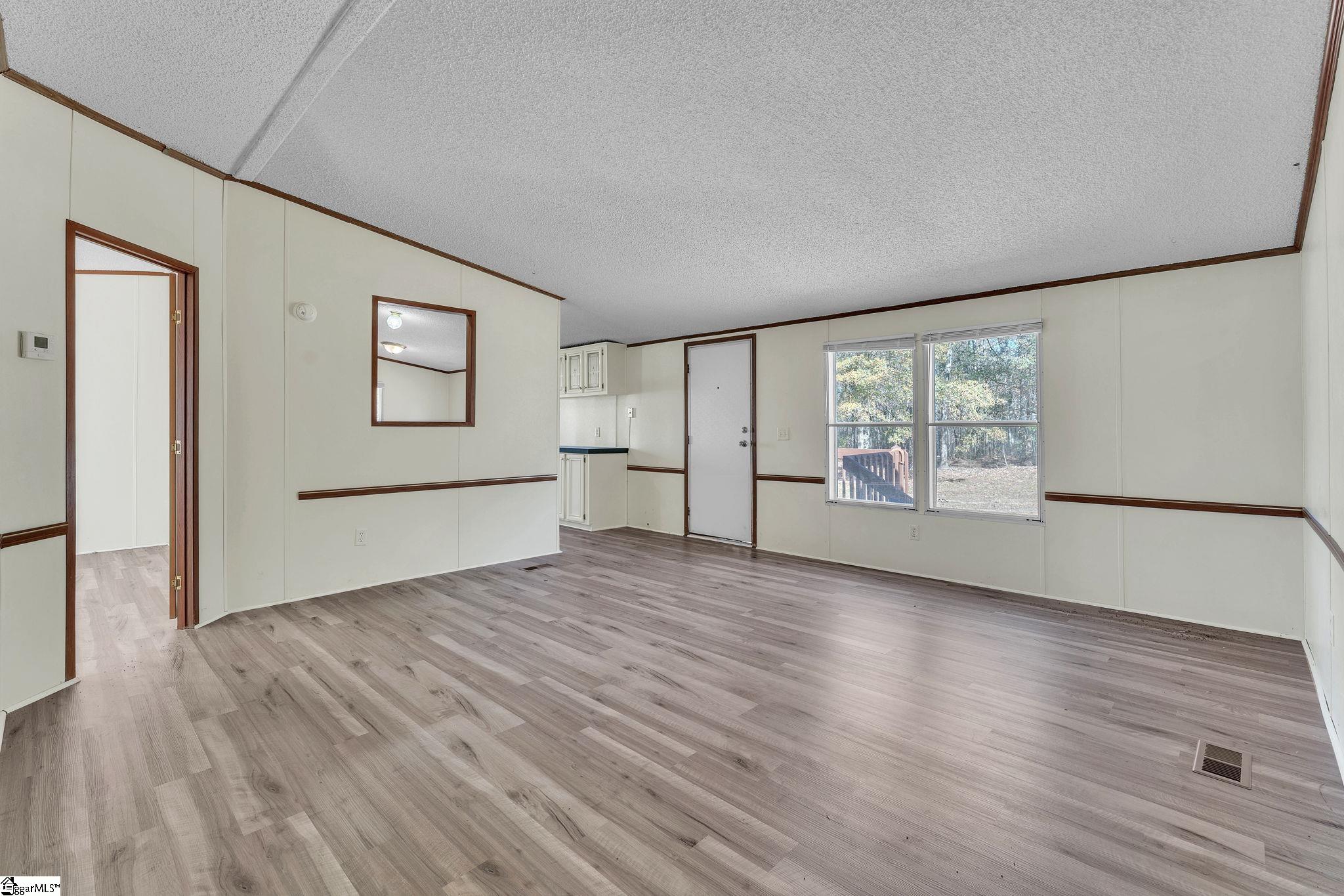 421 Brown Farm Road Seneca, SC 29678 - Photo 5 of 25