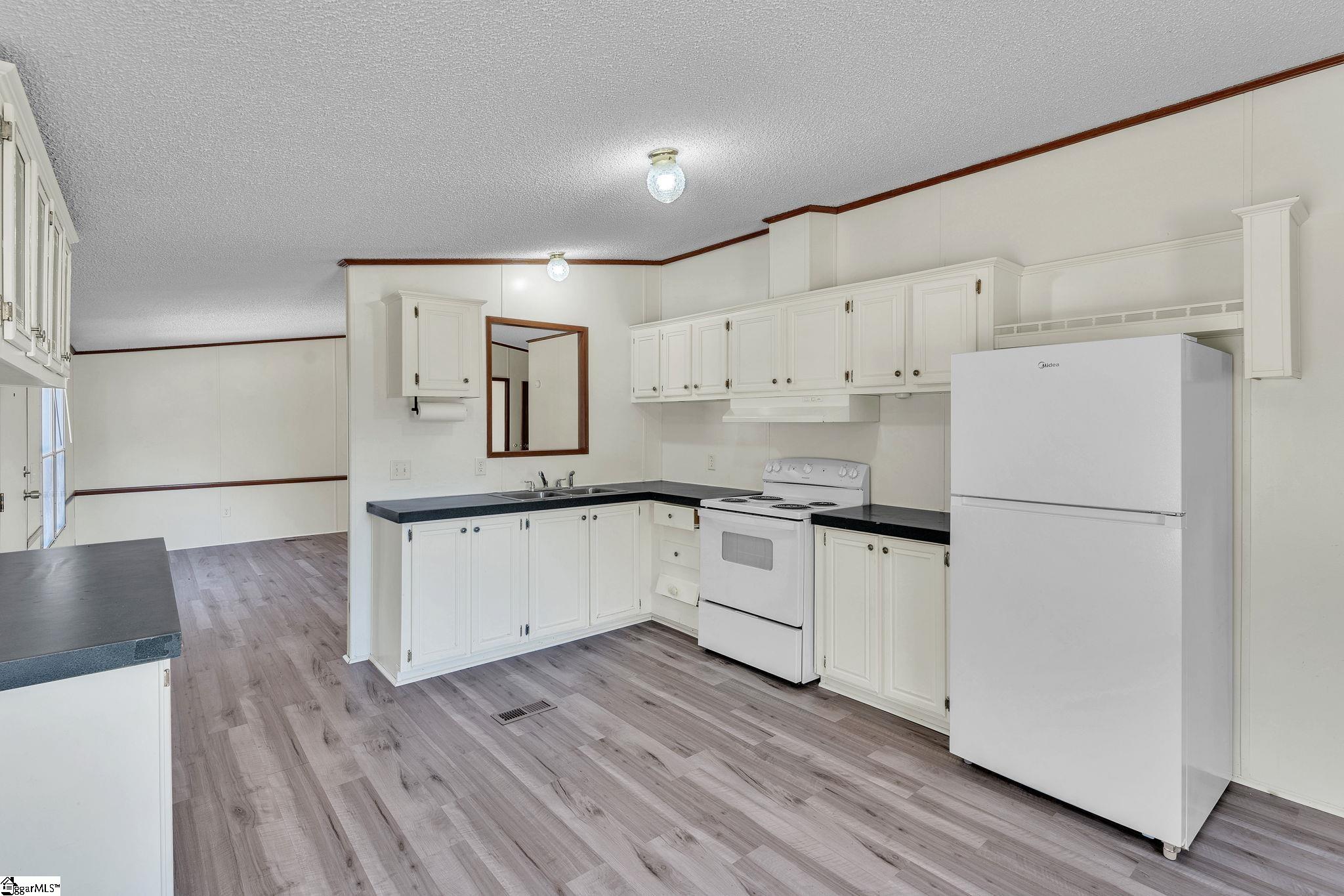 421 Brown Farm Road Seneca, SC 29678 - Photo 9 of 25