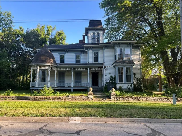 $575,000 | 507 West Park Street, Olathe, KS 66061