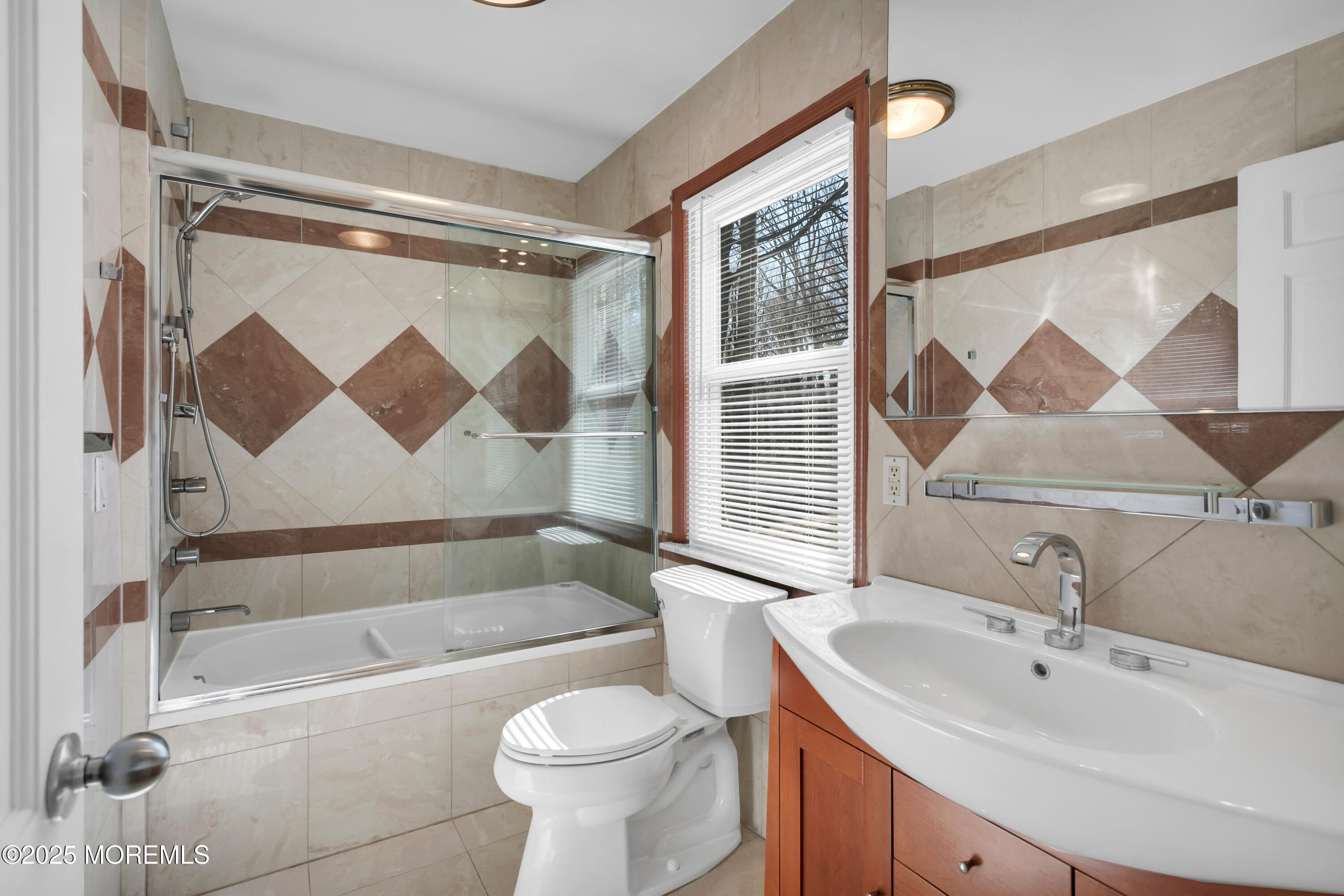 160 Pelican Road Middletown, NJ 07748 - Photo 32 of 65 a bathroom with a sink and a bathtub