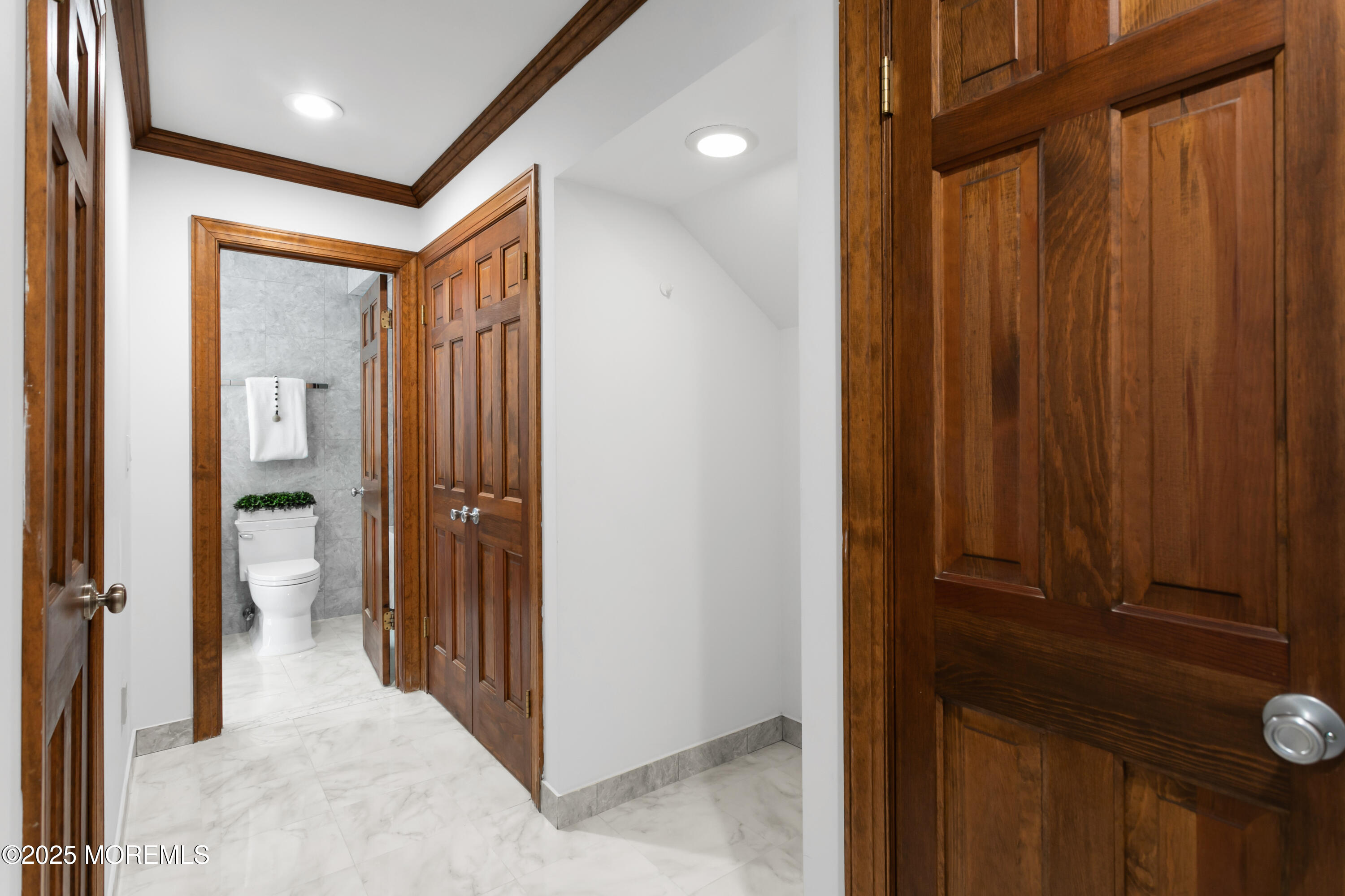 160 Pelican Road Middletown, NJ 07748 - Photo 37 of 65 a view of a hallway with closet and a bathroom