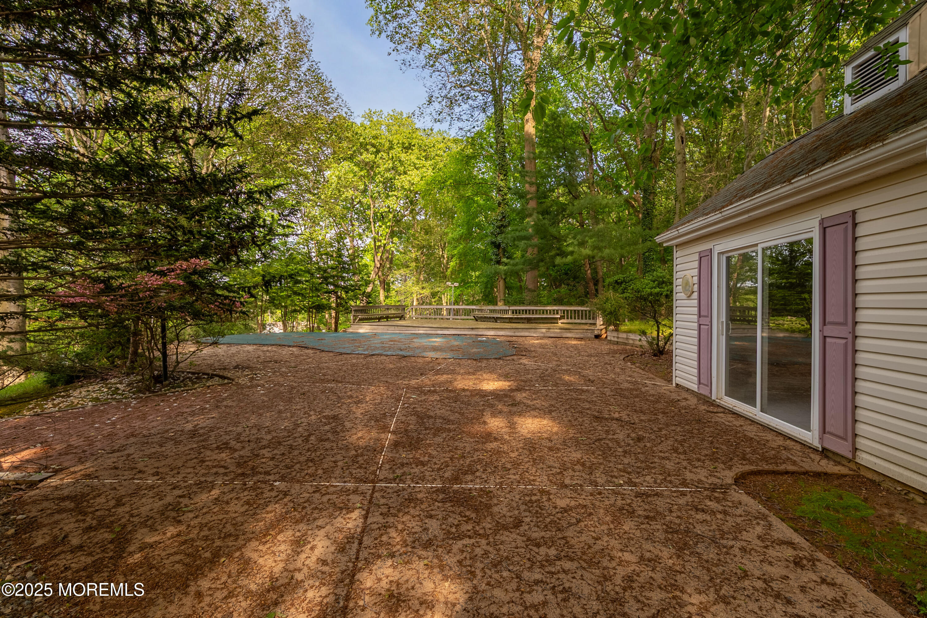 160 Pelican Road Middletown, NJ 07748 - Photo 44 of 65 a backyard of a house with lots of green space