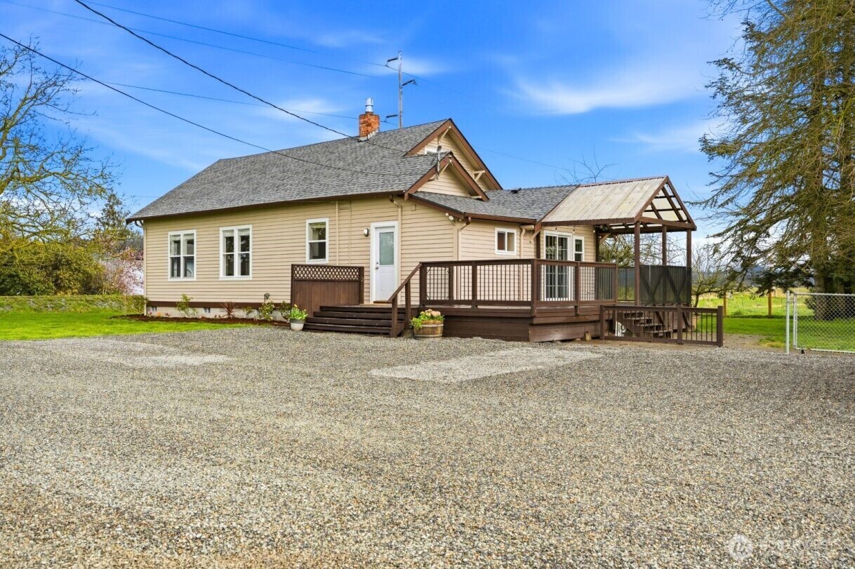 19500 Dahlstedt Road Burlington, WA 98233 - Photo 25 of 39 a view of a house with a outdoor space