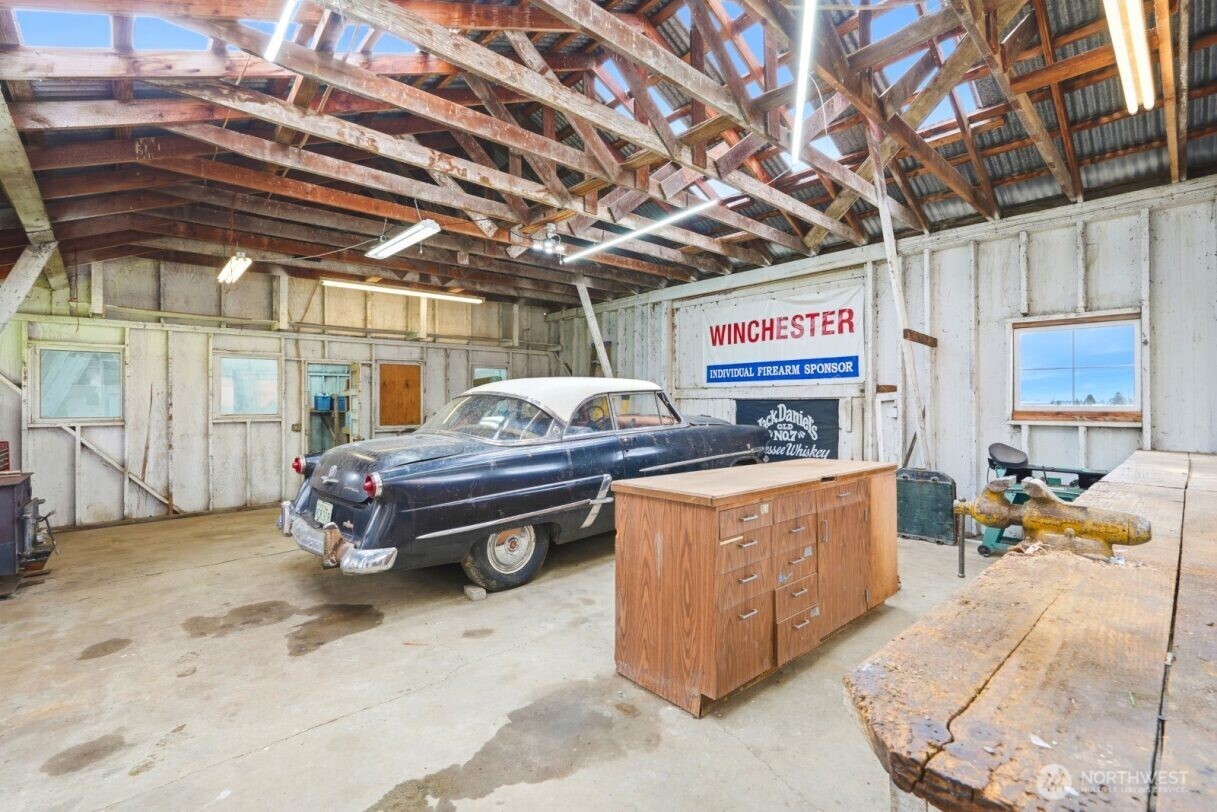 19500 Dahlstedt Road Burlington, WA 98233 - Photo 34 of 39 a view of a storage room with furniture