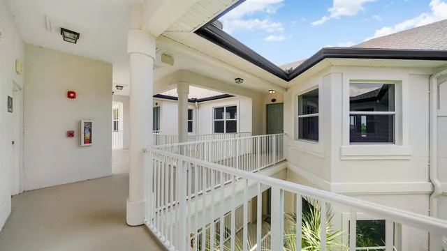 a view of entryway with a front door