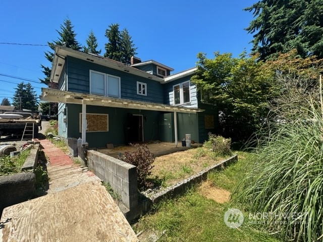 7403 Beverly Boulevard Everett, WA 98203 - Photo 6 of 21 a front view of house with yard nad seating space
