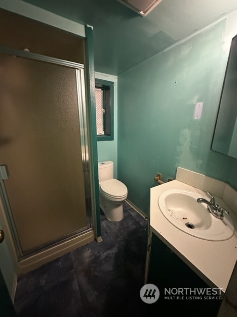 7403 Beverly Boulevard Everett, WA 98203 - Photo 7 of 21 a bathroom with a sink and a toilet