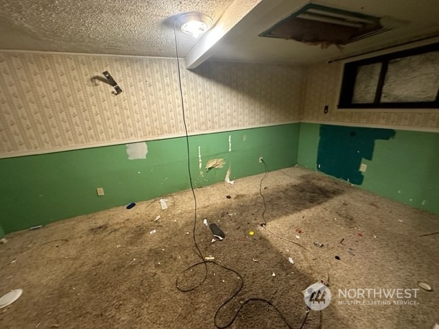 7403 Beverly Boulevard Everett, WA 98203 - Photo 9 of 21 a view of a garage