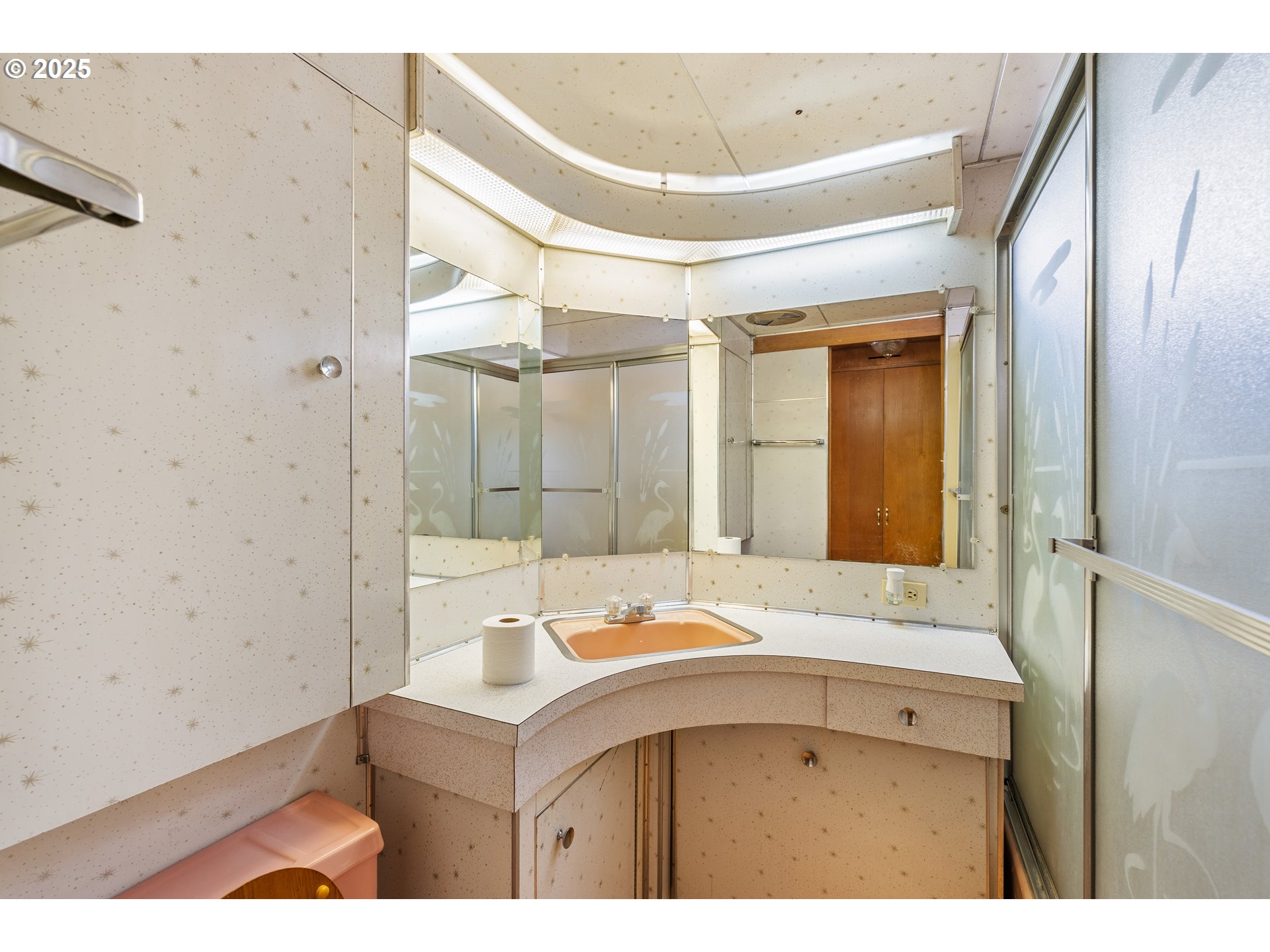 1625 Henderson Avenue Eugene, OR 97403 - Photo 8 of 20 a bathroom with a sink mirror vanity and a bathtub
