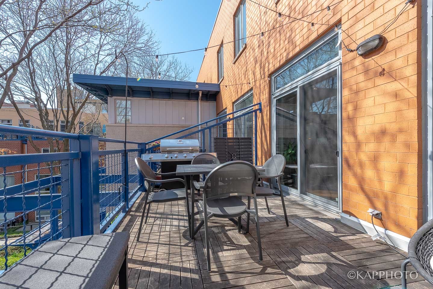 27 North Racine Avenue, Unit 432 Chicago, IL 60607 - Photo 26 of 28 a patio with table and chairs