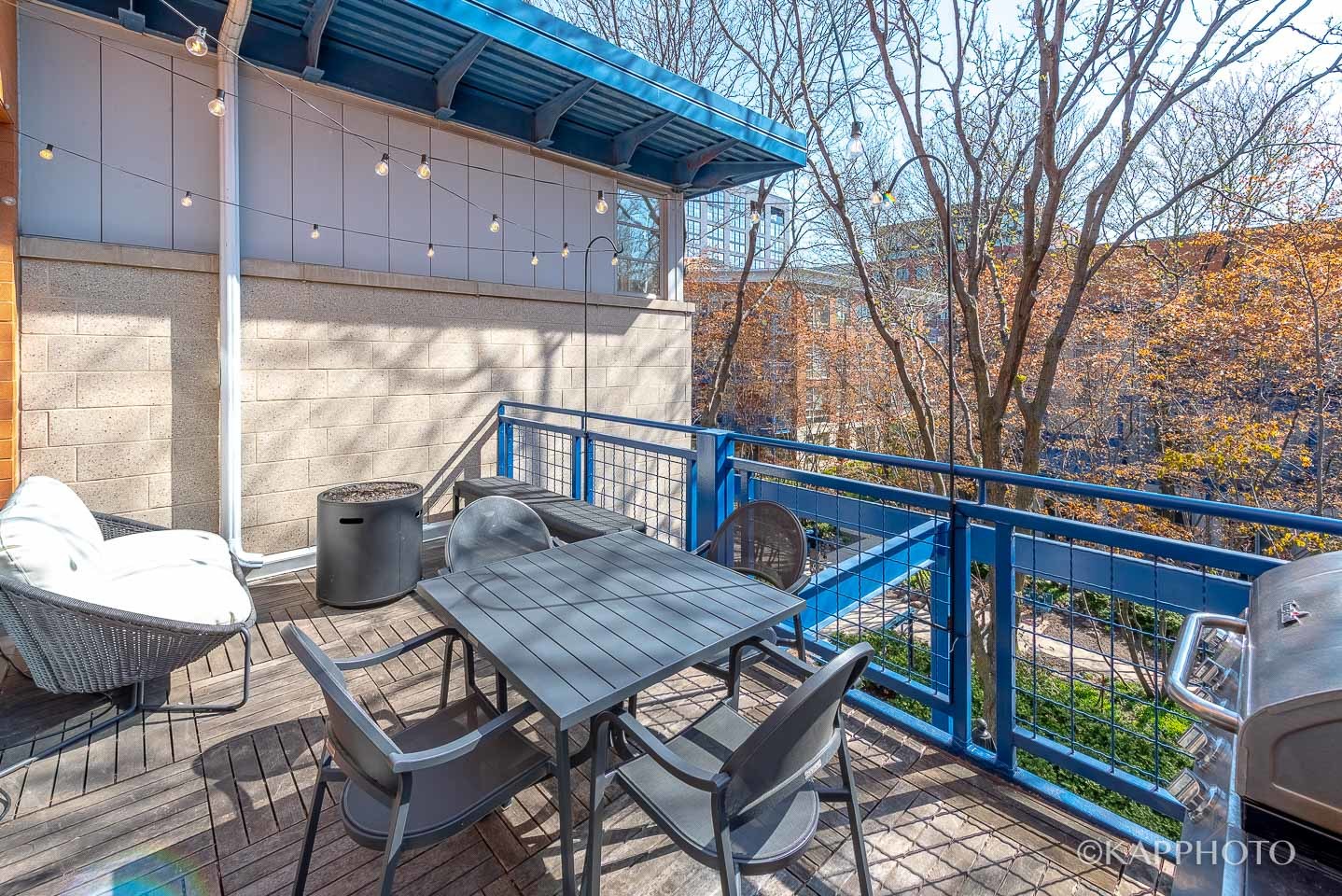 27 North Racine Avenue, Unit 432 Chicago, IL 60607 - Photo 28 of 28 a view of chair and tables