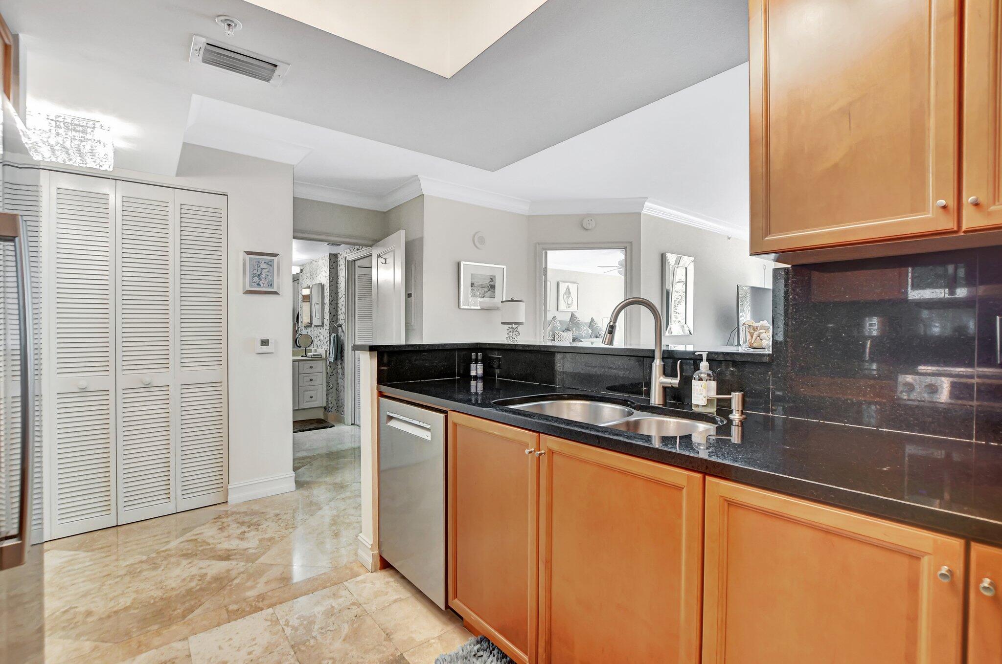 99 Southeast Mizner Boulevard, Unit 738 Boca Raton, FL 33432 - Photo 5 of 36 6-web-or-mls-DSC_0216