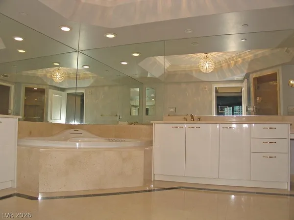 $4,195 | 2747 Paradise Road, Unit 502, Las Vegas, NV 89109