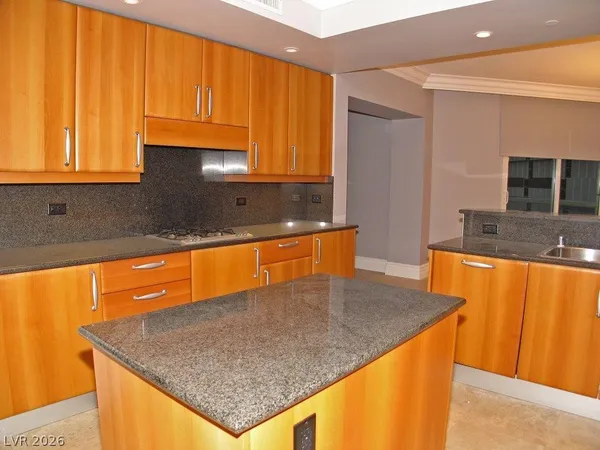 $4,195 | 2747 Paradise Road, Unit 502, Las Vegas, NV 89109