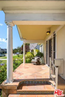 $1,749,000 | 330 North Gower Street, Los Angeles, CA 90004