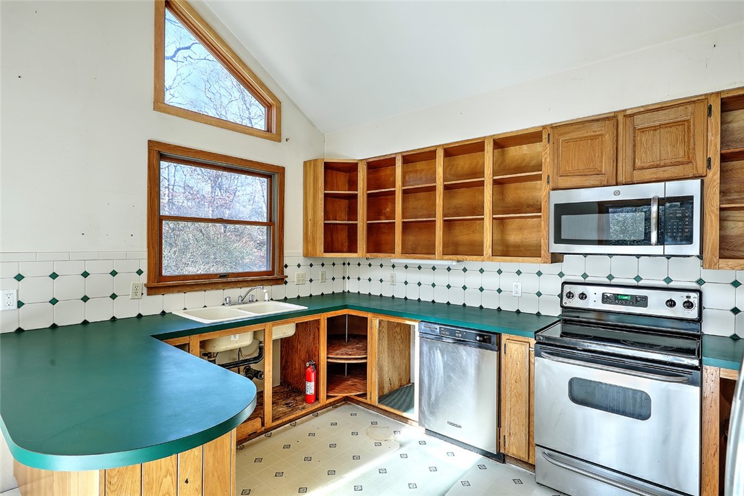 1313 Curtis Corner Road South Kingstown, RI 02879 - Photo 18 of 47