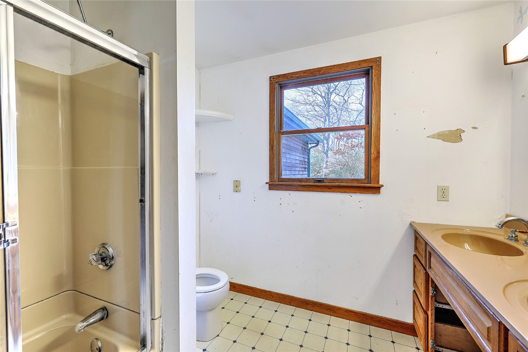 1313 Curtis Corner Road South Kingstown, RI 02879 - Photo 28 of 47 Full Bath with Tub and Shower