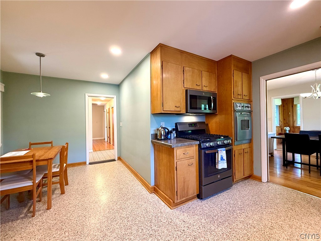 146 Edgehill Road Syracuse, NY 13224 - Photo 18 of 50