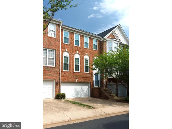 $999,999 | 2959 Hunters Branch Road, Fairfax, VA 22031