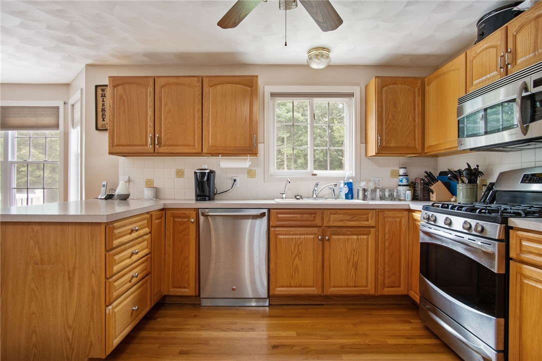 554 Hill Farm Road Coventry, RI 02816 - Photo 6 of 36