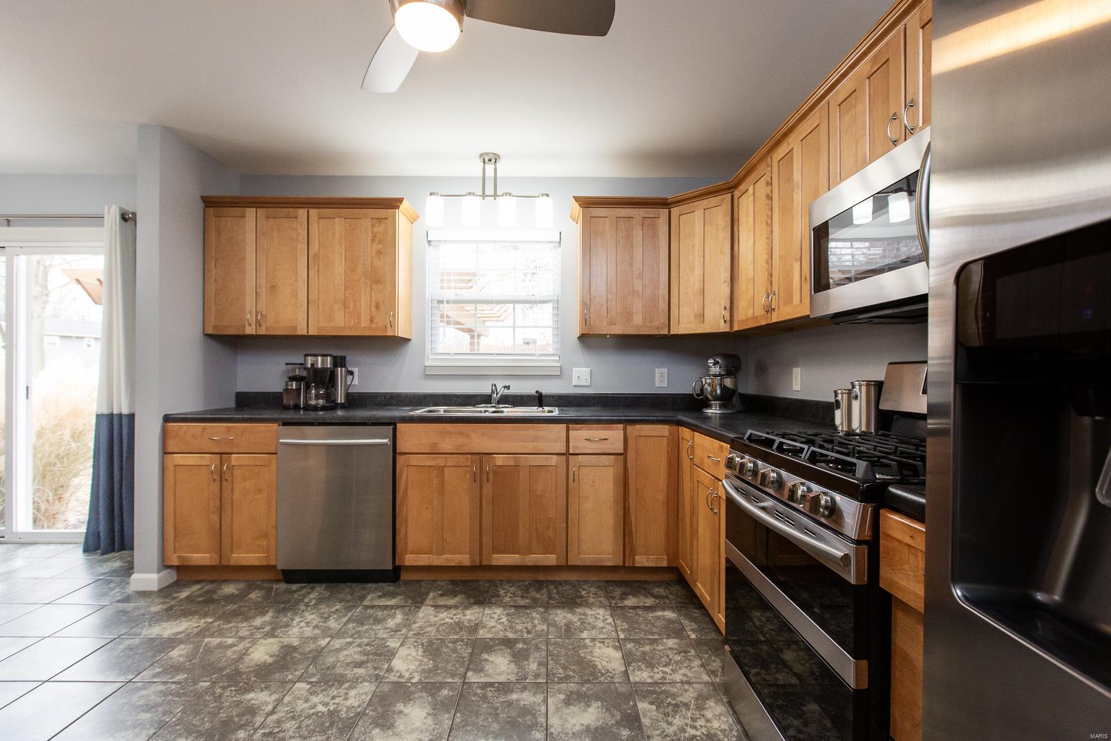 323 Collinsville Road Troy, IL 62294 - Photo 8 of 35
