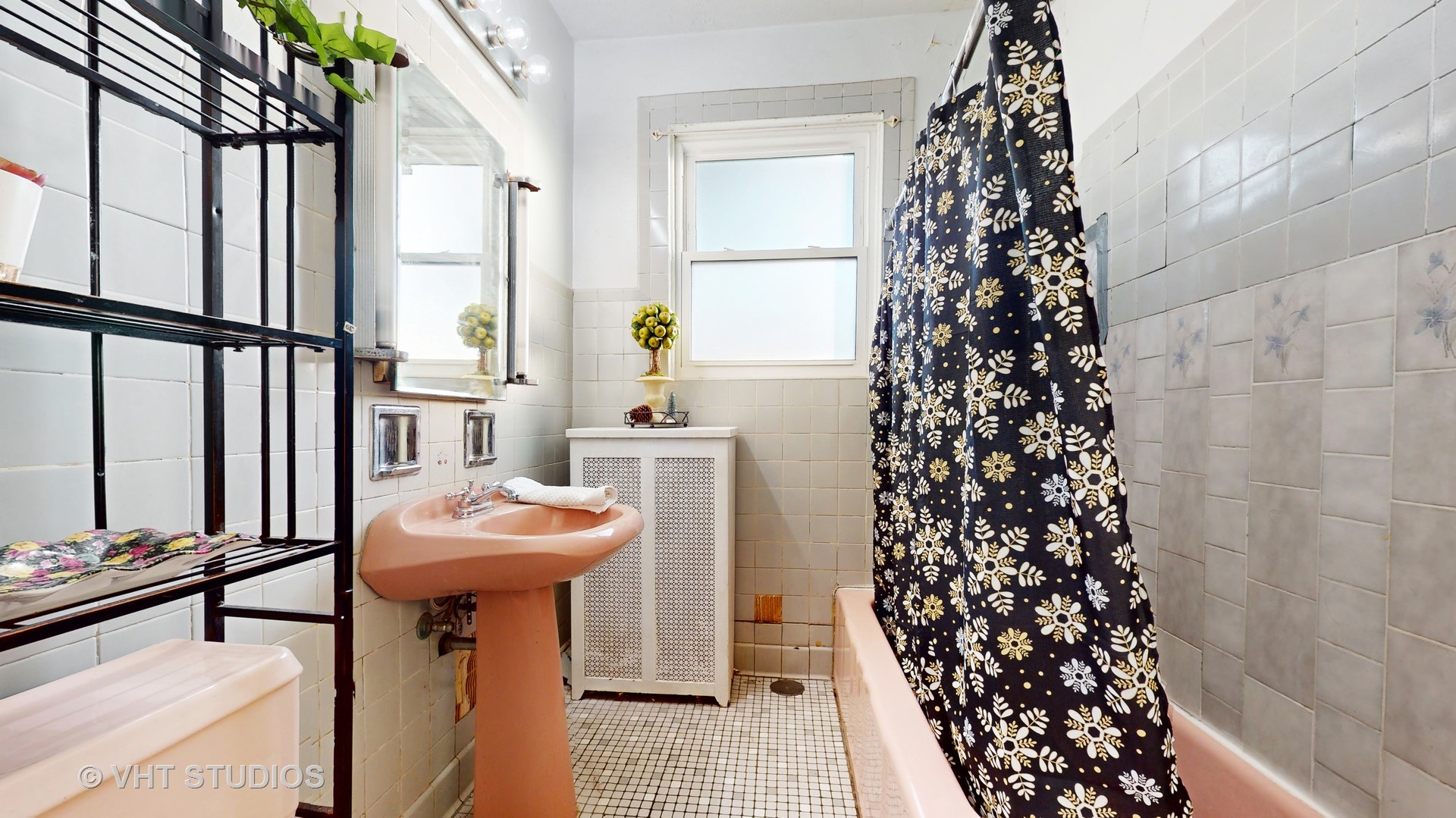 3122 Wisconsin Avenue Berwyn, IL 60402 - Photo 18 of 32 a bathroom with a sink toilet and shower