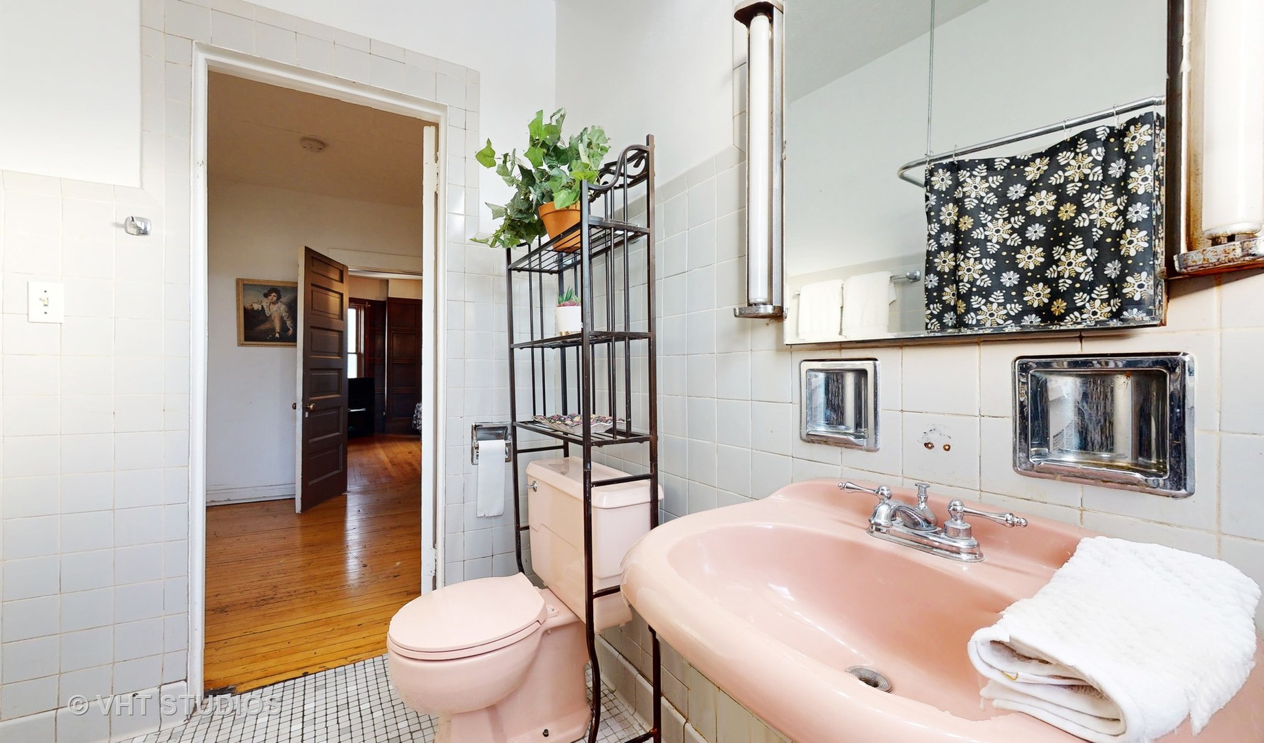 3122 Wisconsin Avenue Berwyn, IL 60402 - Photo 19 of 32 a bathroom with a sink toilet and shower