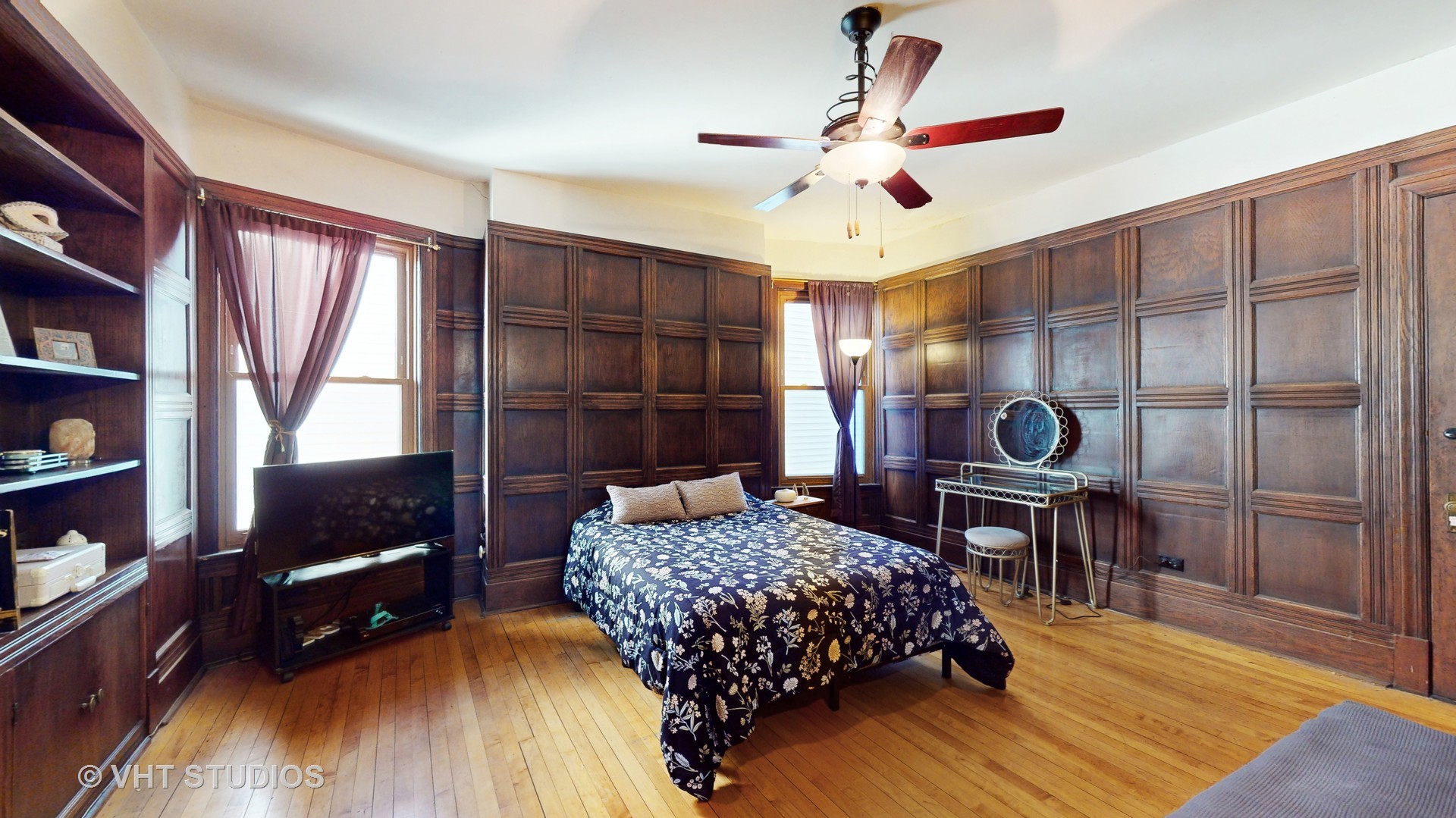3122 Wisconsin Avenue Berwyn, IL 60402 - Photo 20 of 32 a bedroom with a bed and a bookshelf