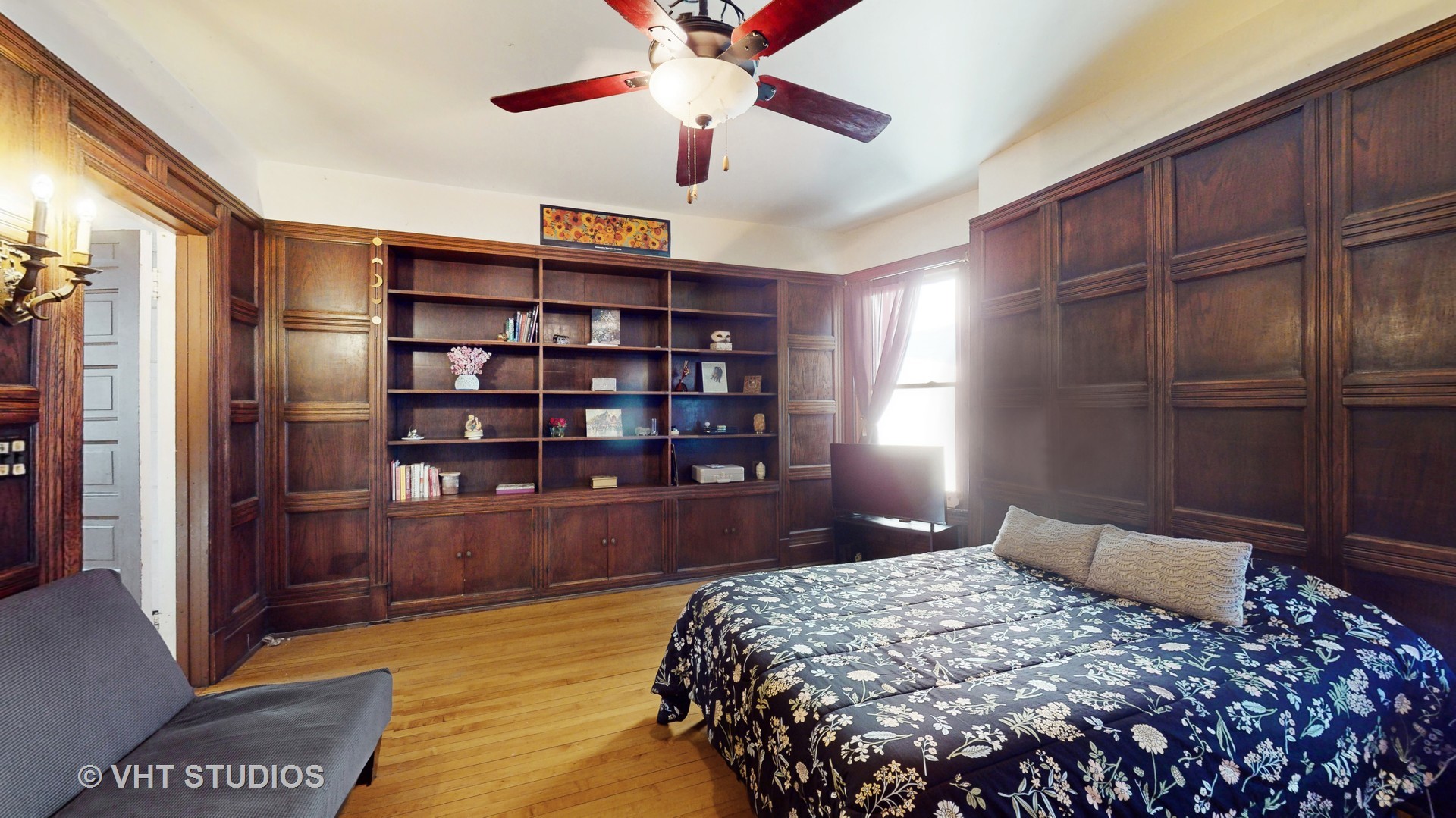 3122 Wisconsin Avenue Berwyn, IL 60402 - Photo 21 of 32 a bedroom with a bed and a book shelf