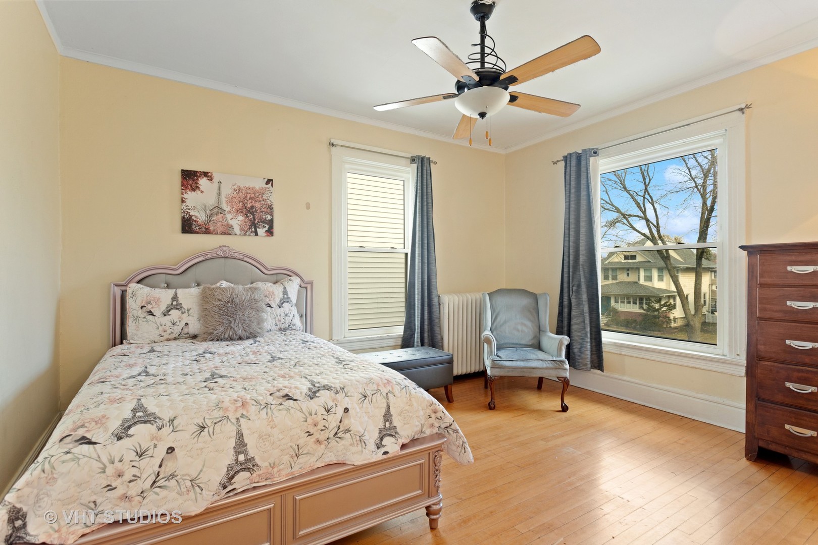 3122 Wisconsin Avenue Berwyn, IL 60402 - Photo 22 of 32 a bedroom with a bed and furniture