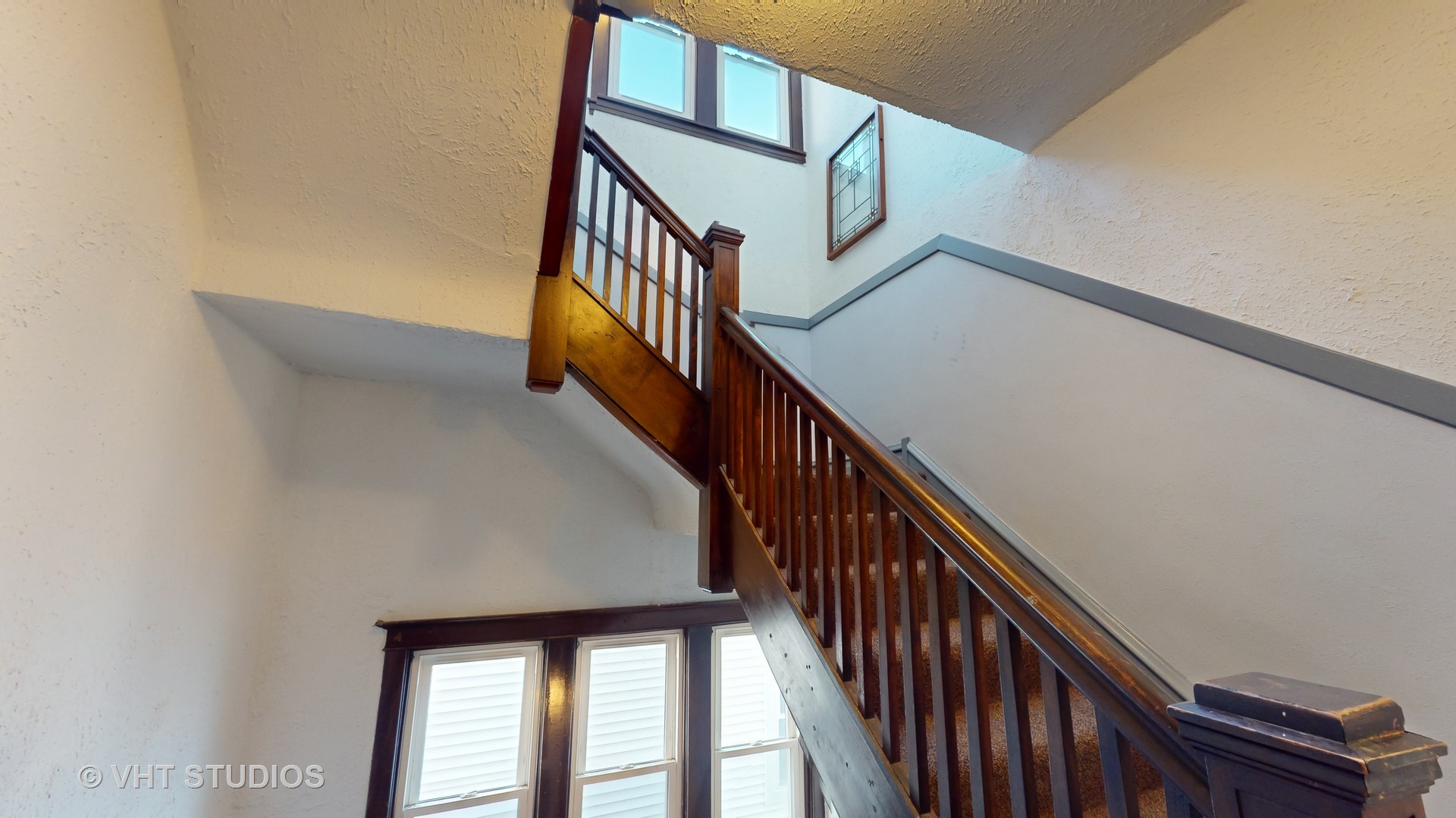 3122 Wisconsin Avenue Berwyn, IL 60402 - Photo 5 of 32 a view of entryway